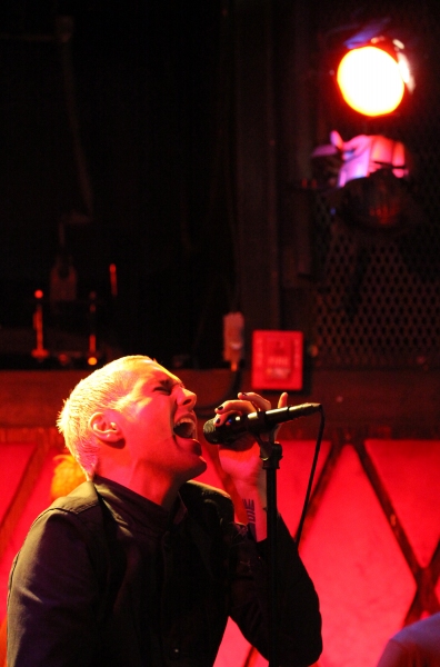 Exclusive Photo Coverage: Tony Vincent Brings Solo Concert to Rockwood Music Hall! Image