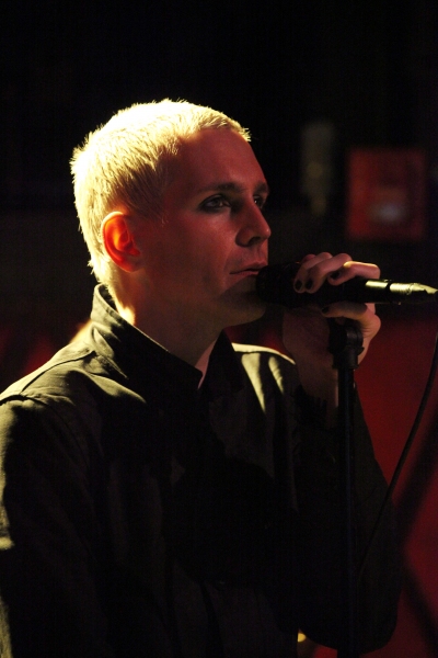 Exclusive Photo Coverage: Tony Vincent Brings Solo Concert to Rockwood Music Hall! Image