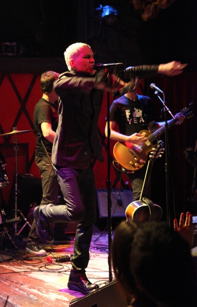 Exclusive Photo Coverage: Tony Vincent Brings Solo Concert to Rockwood Music Hall! Image