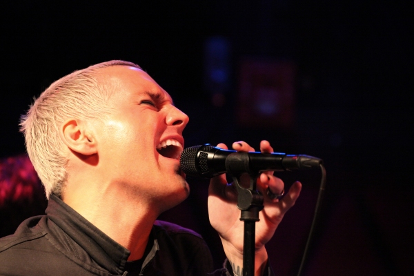Exclusive Photo Coverage: Tony Vincent Brings Solo Concert to Rockwood Music Hall! Image