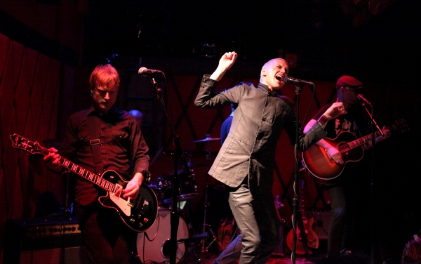 Exclusive Photo Coverage: Tony Vincent Brings Solo Concert to Rockwood Music Hall! Image
